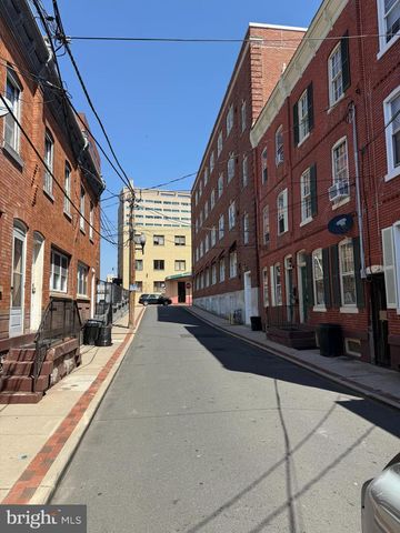 8 PEACE ST, Trenton, NJ 08608