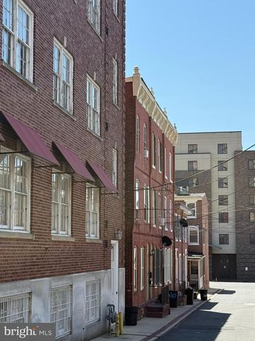 8 PEACE ST, Trenton, NJ 08608