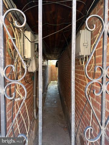 8 PEACE ST, Trenton, NJ 08608