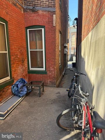 8 PEACE ST, Trenton, NJ 08608