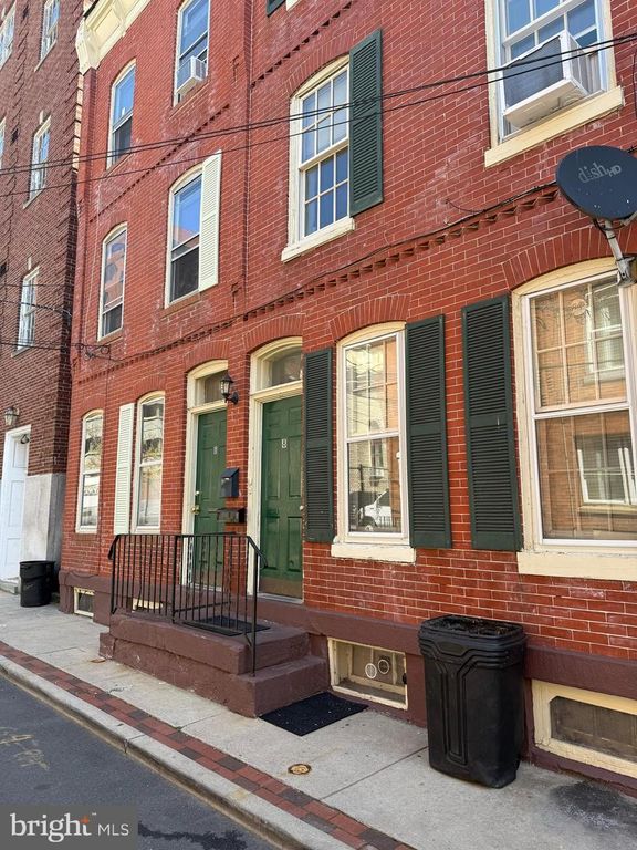 8 PEACE ST, Trenton, NJ 08608