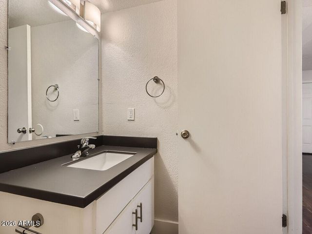2524 W GLENROSA Avenue B1, Phoenix, AZ 85017