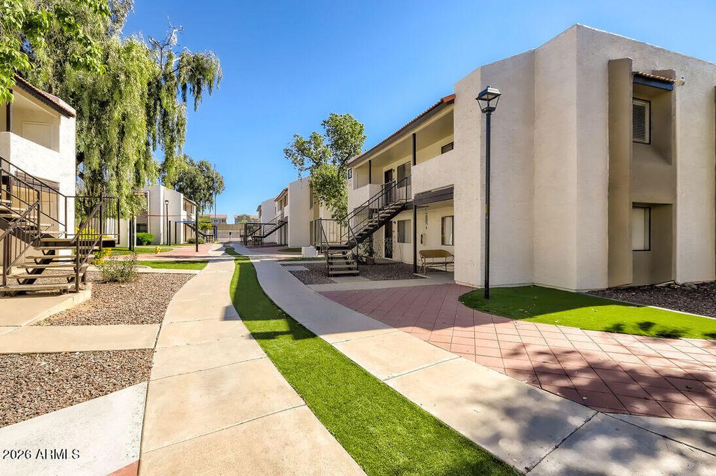 2524 W GLENROSA Avenue B1, Phoenix, AZ 85017