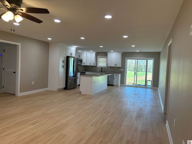 9655 Wedel Ln., West Paducah, KY 42086