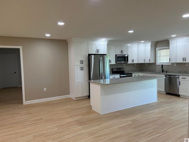 9655 Wedel Ln., West Paducah, KY 42086