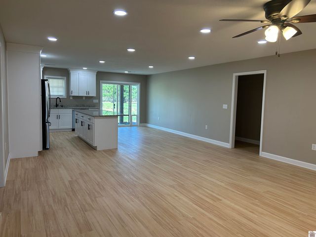 9655 Wedel Ln., West Paducah, KY 42086