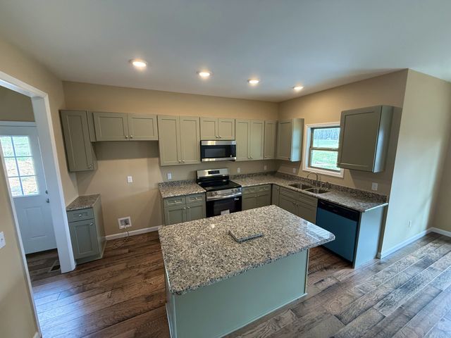 176 Redbird Lane, Lafayette, TN 37083