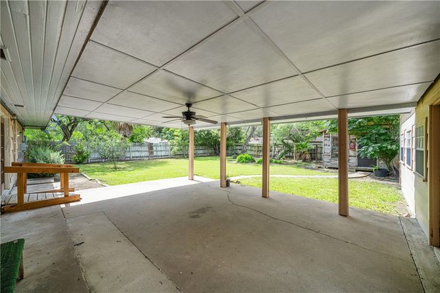 1139 W Lee Ave, Kingsville, TX 78363