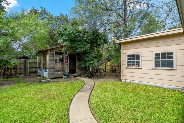 1139 W Lee Ave, Kingsville, TX 78363