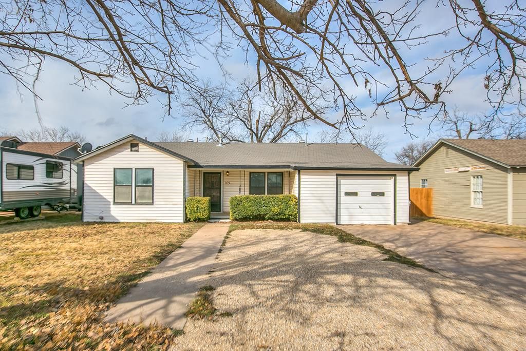 Image 1 of property listing at 1213 S Bell Street, San Angelo, TX 76903