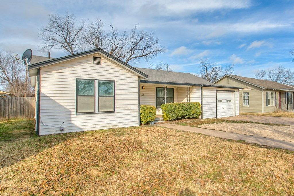 Image 2 of property listing at 1213 S Bell Street, San Angelo, TX 76903