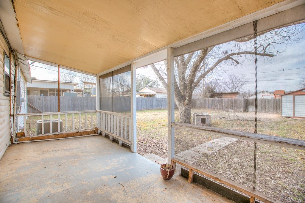Image 24 of property listing at 1213 S Bell Street, San Angelo, TX 76903