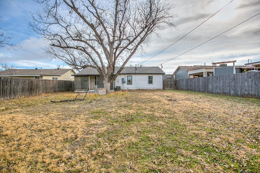 Image 25 of property listing at 1213 S Bell Street, San Angelo, TX 76903