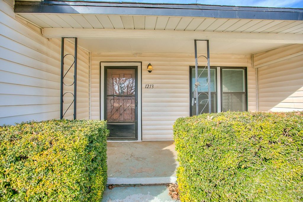Image 5 of property listing at 1213 S Bell Street, San Angelo, TX 76903