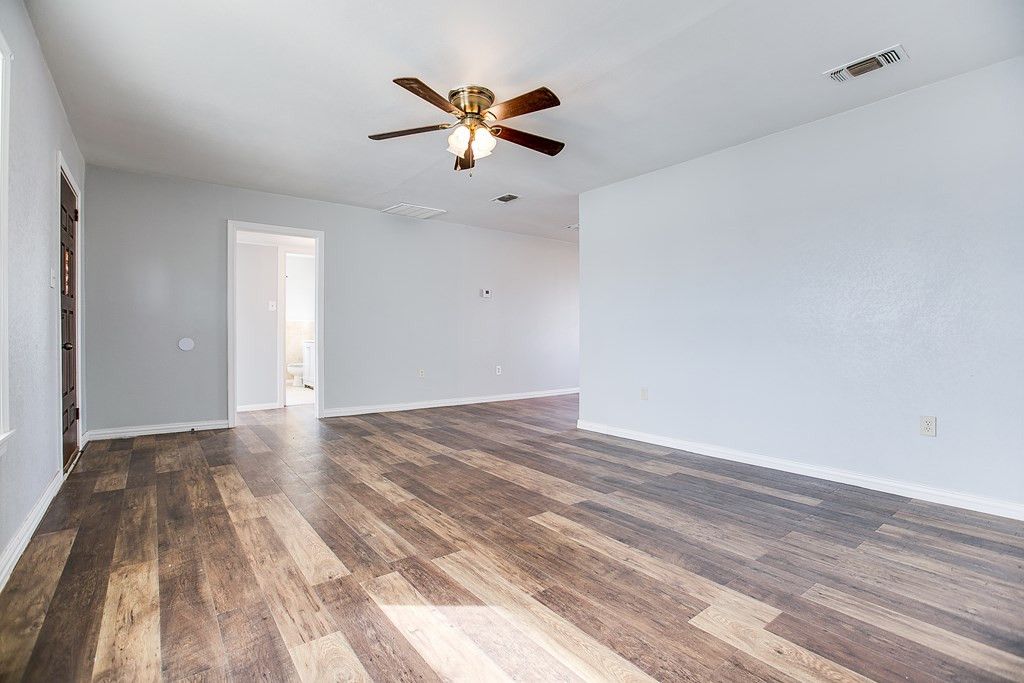 Image 6 of property listing at 1213 S Bell Street, San Angelo, TX 76903