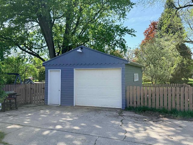 893 Prairie Street, Prairie Du Sac, WI 53578