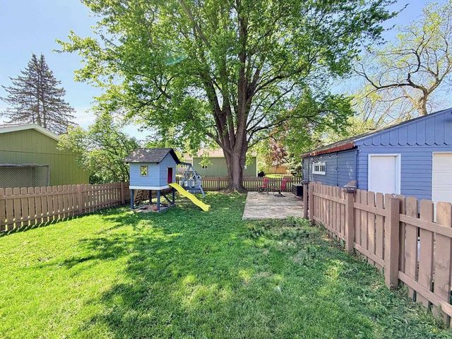 893 Prairie Street, Prairie Du Sac, WI 53578
