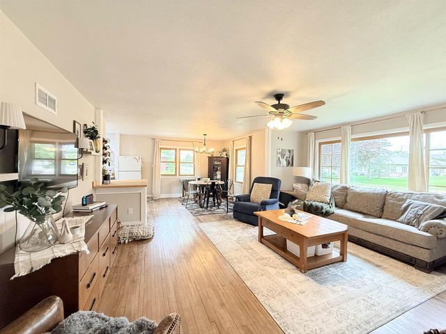 893 Prairie Street, Prairie Du Sac, WI 53578