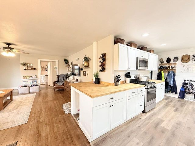 893 Prairie Street, Prairie Du Sac, WI 53578