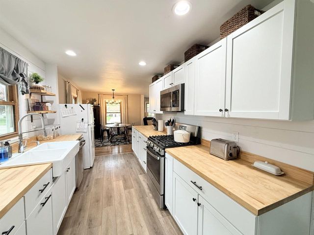 893 Prairie Street, Prairie Du Sac, WI 53578