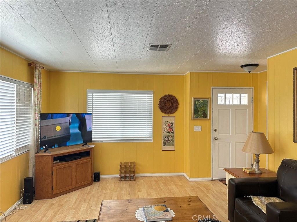 Image 6 of property listing at 24921 Muirlands, Lake Forest, CA 92630