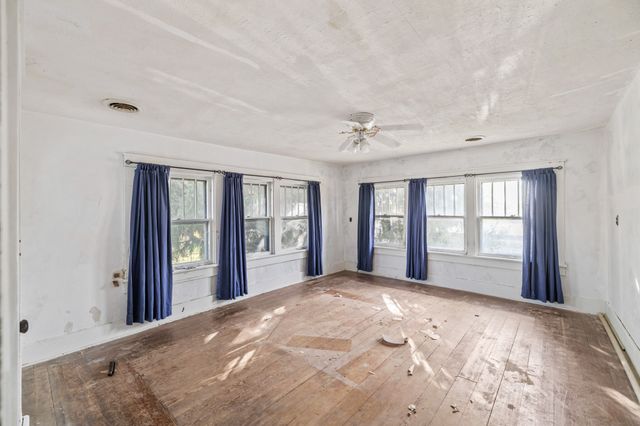 402 S Columbus Street, Pleasantville, IA 50225