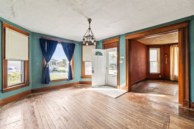 402 S Columbus Street, Pleasantville, IA 50225