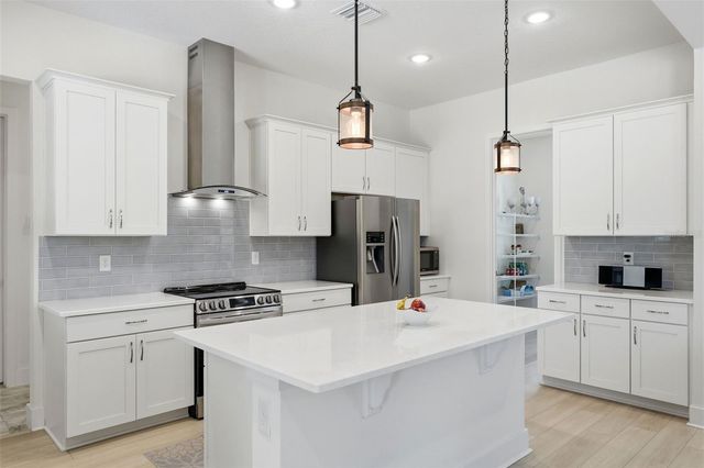326 W DELAWARE AVENUE, Lake Helen, FL 32744