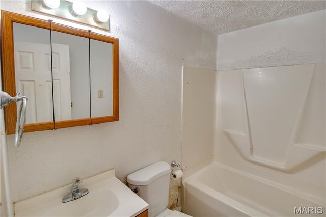 7220 Ingham Lane, Godfrey, IL 62035