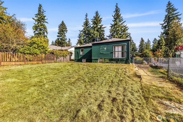 10713 15th Ave NE, Seattle, WA 98125