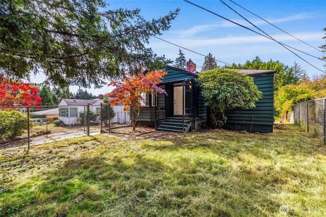 10713 15th Ave NE, Seattle, WA 98125
