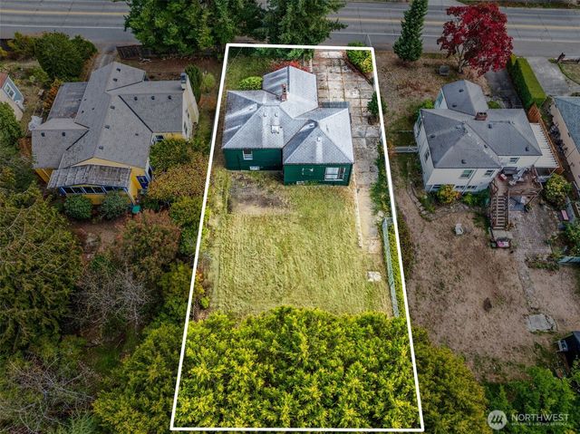10713 15th Ave NE, Seattle, WA 98125