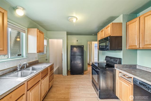 10713 15th Ave NE, Seattle, WA 98125