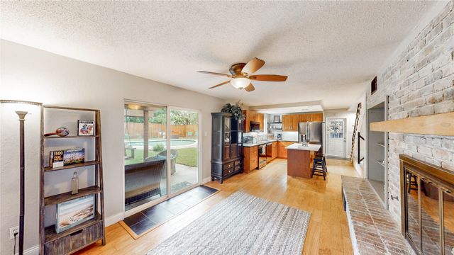 2121 Mountainview Drive, Hurst, TX 76054