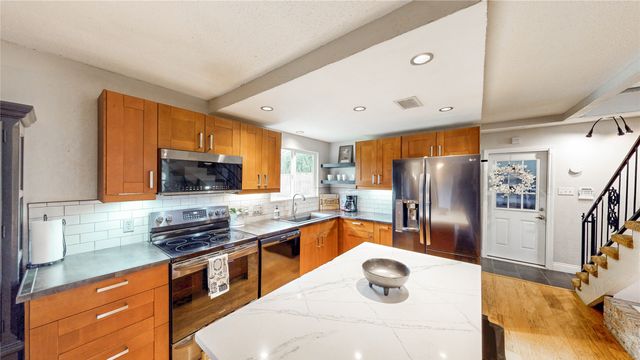 2121 Mountainview Drive, Hurst, TX 76054