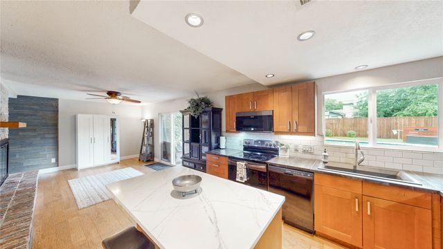 2121 Mountainview Drive, Hurst, TX 76054