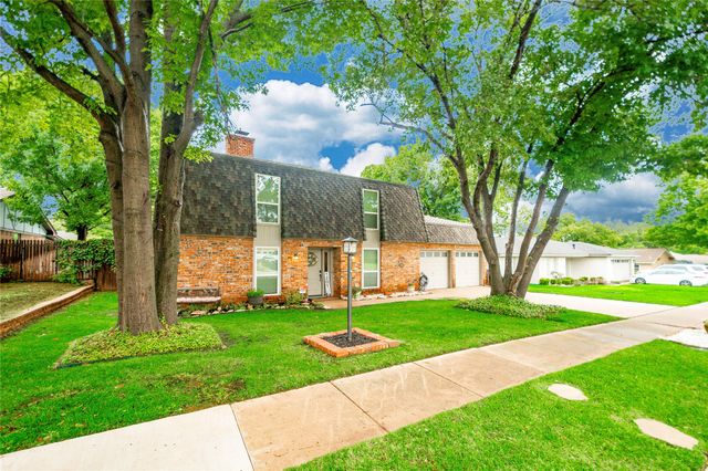 2121 Mountainview Drive, Hurst, TX 76054