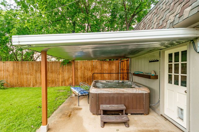 2121 Mountainview Drive, Hurst, TX 76054