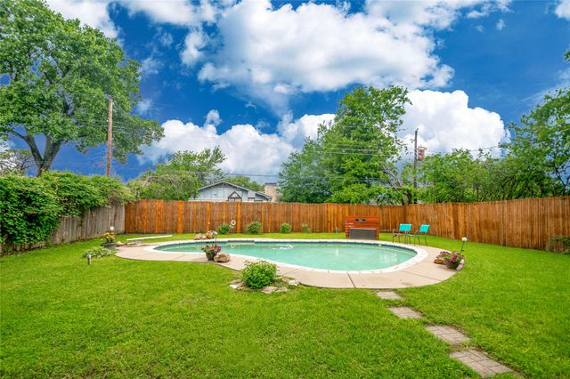 2121 Mountainview Drive, Hurst, TX 76054