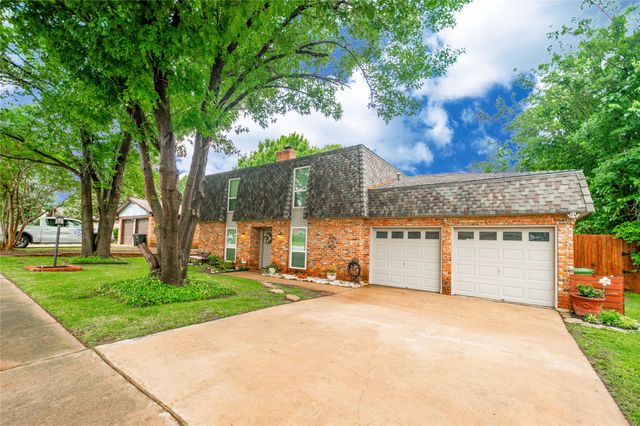 2121 Mountainview Drive, Hurst, TX 76054