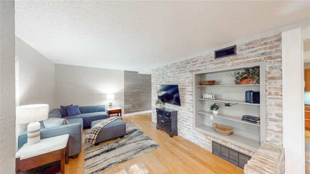 2121 Mountainview Drive, Hurst, TX 76054