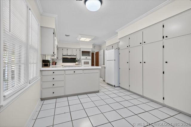 701 Winding Way, Bartlesville, OK 74006