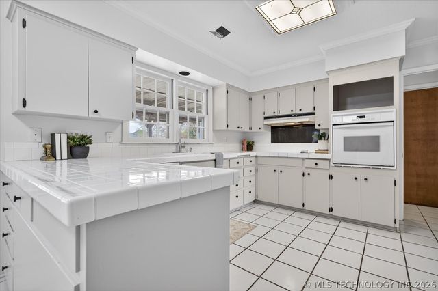 701 Winding Way, Bartlesville, OK 74006