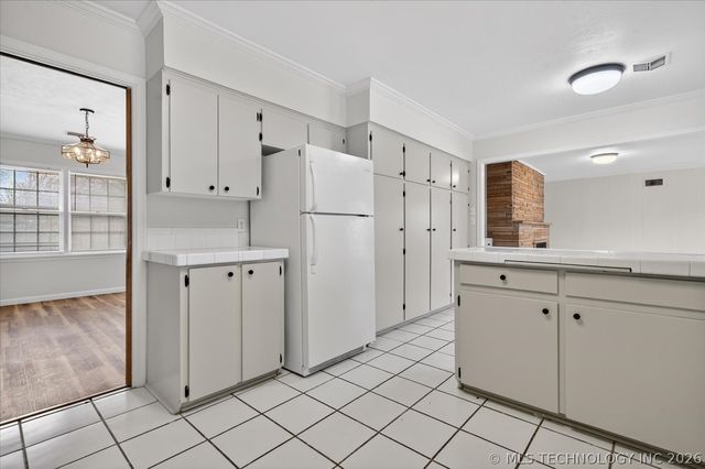 701 Winding Way, Bartlesville, OK 74006