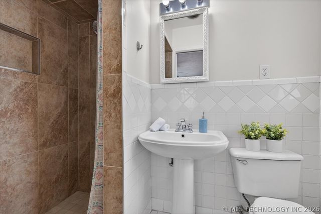 701 Winding Way, Bartlesville, OK 74006