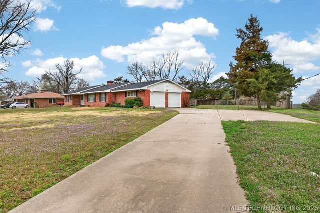 701 Winding Way, Bartlesville, OK 74006
