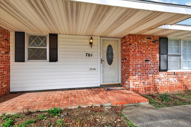 701 Winding Way, Bartlesville, OK 74006