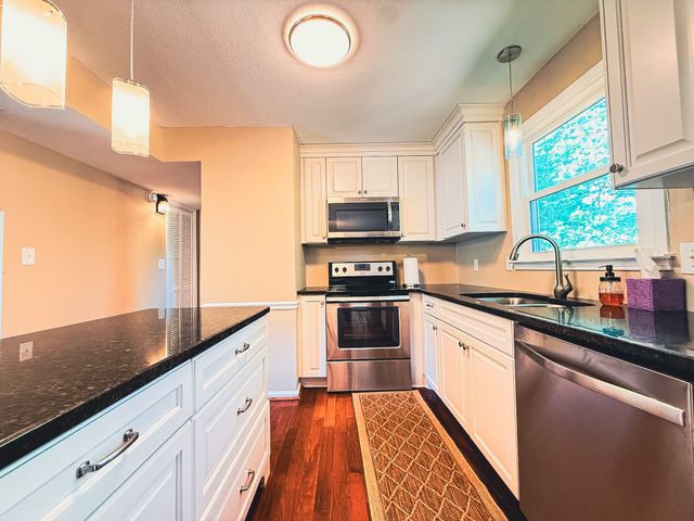 2242 Sweetbriar Dr, Clarksville, TN 37043