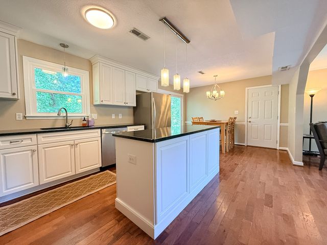 2242 Sweetbriar Dr, Clarksville, TN 37043