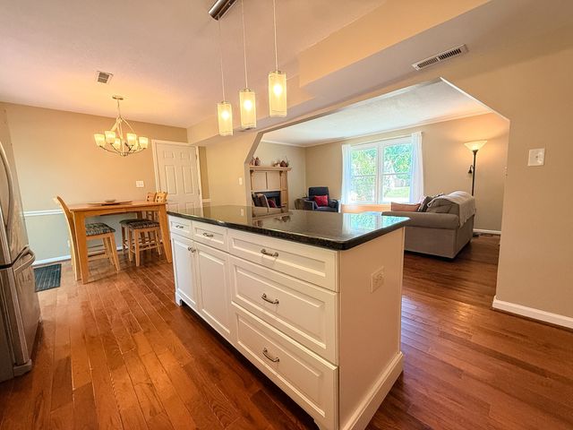 2242 Sweetbriar Dr, Clarksville, TN 37043